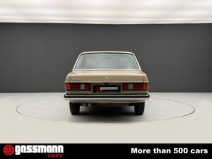 Image 7/15 de Mercedes-Benz 200 (1983)