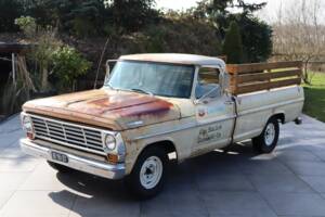 Image 2/52 of Ford F-100 (1967)