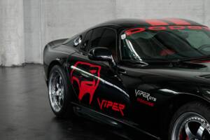Image 26/50 of Dodge Viper GTS (2005)