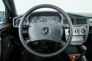 Image 6/50 of Mercedes-Benz 190 D (1986)