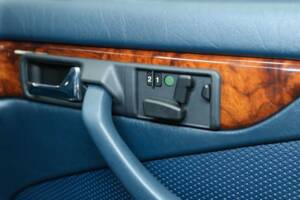 Bild 33/50 von Mercedes-Benz 560 SEC (1988)