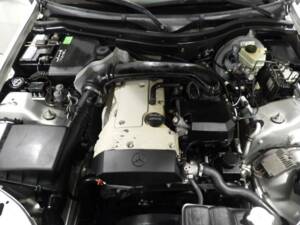 Image 6/10 of Mercedes-Benz SLK 200 (1998)