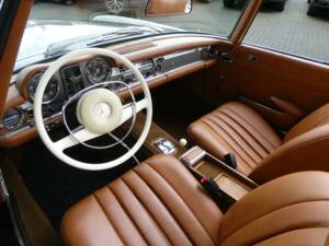 Image 9/27 of Mercedes-Benz 280 SL (1968)