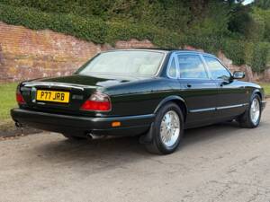 Image 3/31 of Jaguar XJ 6 4.0 Sovereign (1996)