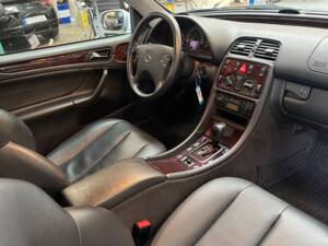 Image 15/50 of Mercedes-Benz CLK 230 Kompressor (2001)