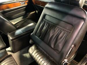 Image 17/34 of Aston Martin V8 Vantage (1987)