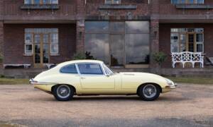 Image 2/40 de Jaguar Type E 4.2 (1966)