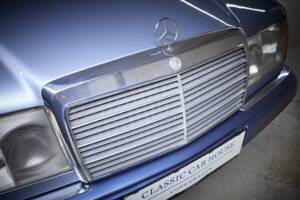 Image 18/100 of Mercedes-Benz 230 TE (1990)