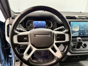 Image 14/25 of Land Rover Defender 110 D300 AWD (2022)