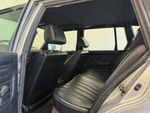 Immagine 33/50 di BMW 325i Touring (1992)