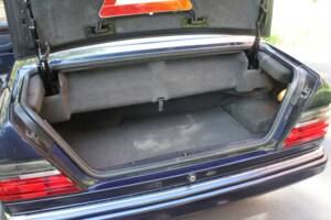 Image 17/21 of Mercedes-Benz E 320 (1995)