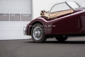 Image 18/32 de Jaguar XK 140 OTS (1955)