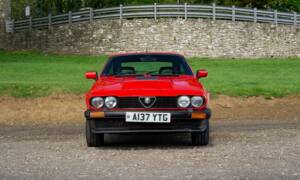 Image 6/25 of Alfa Romeo GTV 6 2.5 (1984)