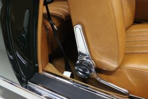 Image 31/99 of Mercedes-Benz 280 SE 3,5 (1971)