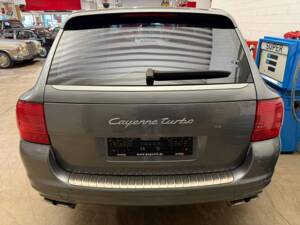 Image 15/16 de Porsche Cayenne Turbo (2003)
