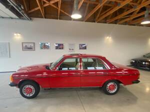 Image 3/100 of Mercedes-Benz 300 D (1983)
