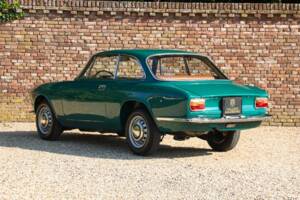 Bild 2/50 von Alfa Romeo Giulia 1300 GT Junior (1972)
