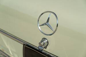 Bild 17/50 von Mercedes-Benz 200 (1966)