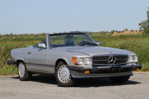 Image 2/50 de Mercedes-Benz 560 SL (1988)