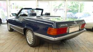 Image 4/22 de Mercedes-Benz 300 SL (1989)