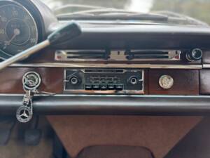 Imagen 32/42 de Mercedes-Benz 250 SE (1967)