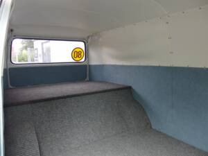 Bild 65/99 von Volkswagen T2b Kastenwagen (1977)
