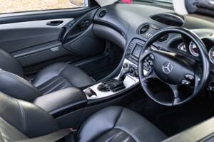 Image 34/45 of Mercedes-Benz SL 55 AMG (2004)
