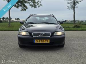 Bild 2/23 von Volvo V 70 2.4 (2003)