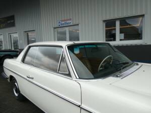 Image 19/20 of Mercedes-Benz 220 D (1972)