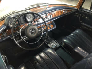 Image 25/31 of Mercedes-Benz 280 SE 3,5 (1970)