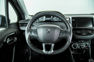 Bild 8/50 von Peugeot 208 1.2 PureTech 82 (2019)