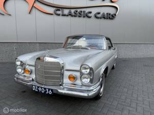 Afbeelding 2/36 van Mercedes-Benz 250 SE (1966)