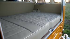 Image 16/26 of Volkswagen T1 Brasil &quot;Samba&quot; (1975)