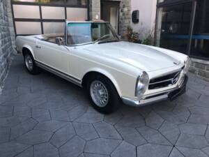 Image 40/43 of Mercedes-Benz 230 SL (1967)