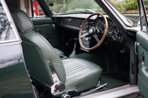 Image 2/22 de Aston Martin DB 6 Mk II (1970)