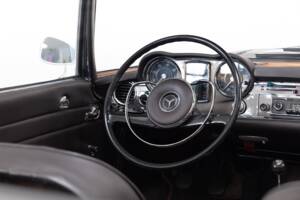 Image 13/35 de Mercedes-Benz 230 SL (1966)