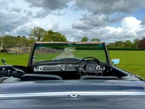 Image 24/55 of Mercedes-Benz 230 SL (1967)