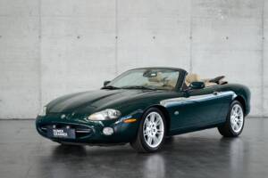 Bild 2/50 von Jaguar XK8 4.0 (2002)