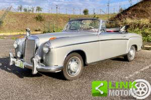 Image 3/10 of Mercedes-Benz 220 SE Cabriolet (1960)