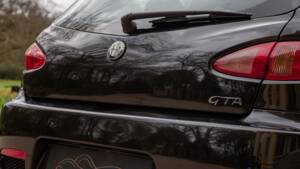 Image 15/60 of Alfa Romeo 147 3.2 GTA (2003)