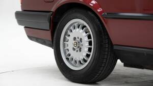 Bild 15/15 von BMW 318i (1992)