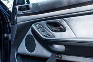 Image 47/56 of BMW M5 (2000)