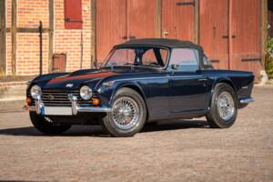 Image 1/66 of Triumph TR 250 (1968)