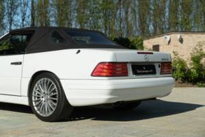 Image 17/50 of Mercedes-Benz SL 320 (1997)