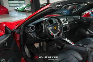 Bild 15/25 von Ferrari California T (2014)