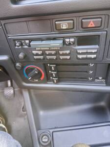 Image 16/18 of BMW 318i (1992)
