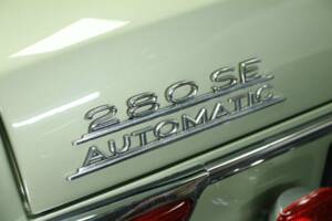 Image 27/30 de Mercedes-Benz 280 SE (1970)