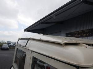 Image 14/19 of Land Rover 109 (1977)