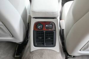 Immagine 41/50 di Jaguar XJ 8 Executive (2002)