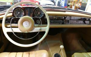 Bild 37/39 von Mercedes-Benz 220 SE b (1964)